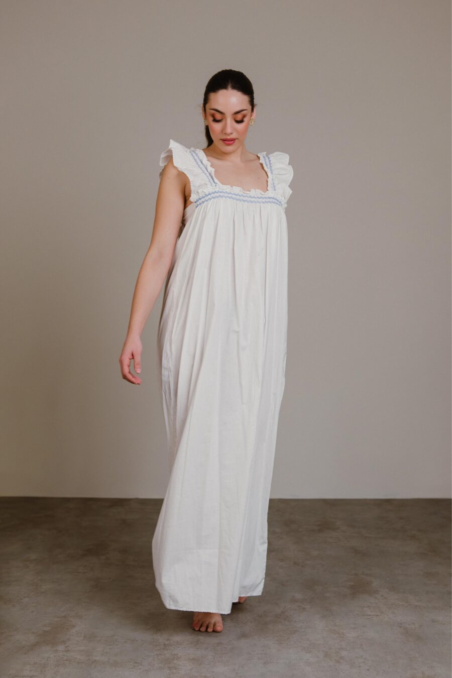 Vestido Antiguo de Algodón con Volantes y Bordado Azul Primera Mitad del S.XX "Modesta" - Imagen 6