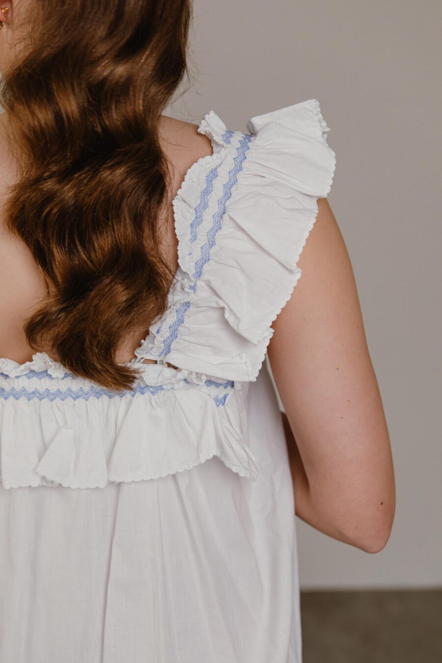 Vestido Antiguo de Algodón con Volantes y Bordado Azul Primera Mitad del S.XX "Modesta" - Imagen 5