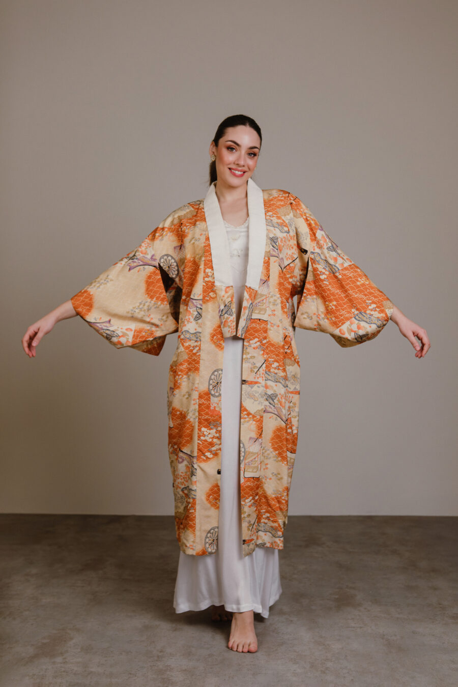 Juban Japonés años 50 de Seda “Akari” – Estampado de Sensu y Carrozas Heian - Imagen 3