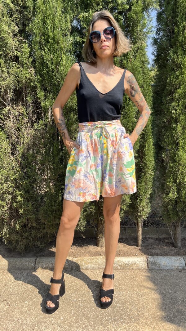 Bermudas Vintage Años 80 con Estampado Floral Acuarela