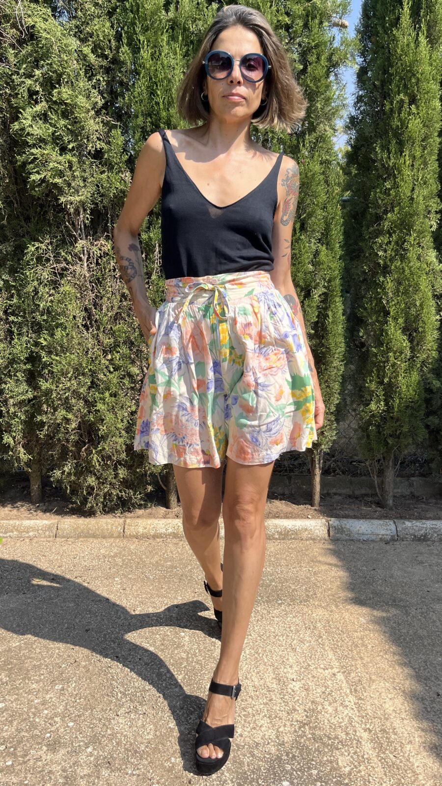 Bermudas Vintage Años 80 con Estampado Floral Acuarela - Imagen 4