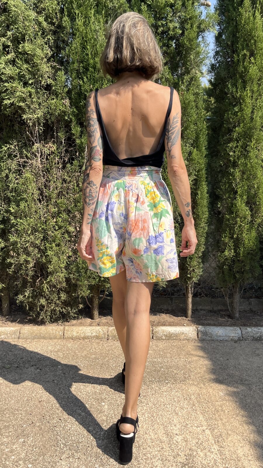 Bermudas Vintage Años 80 con Estampado Floral Acuarela - Imagen 3