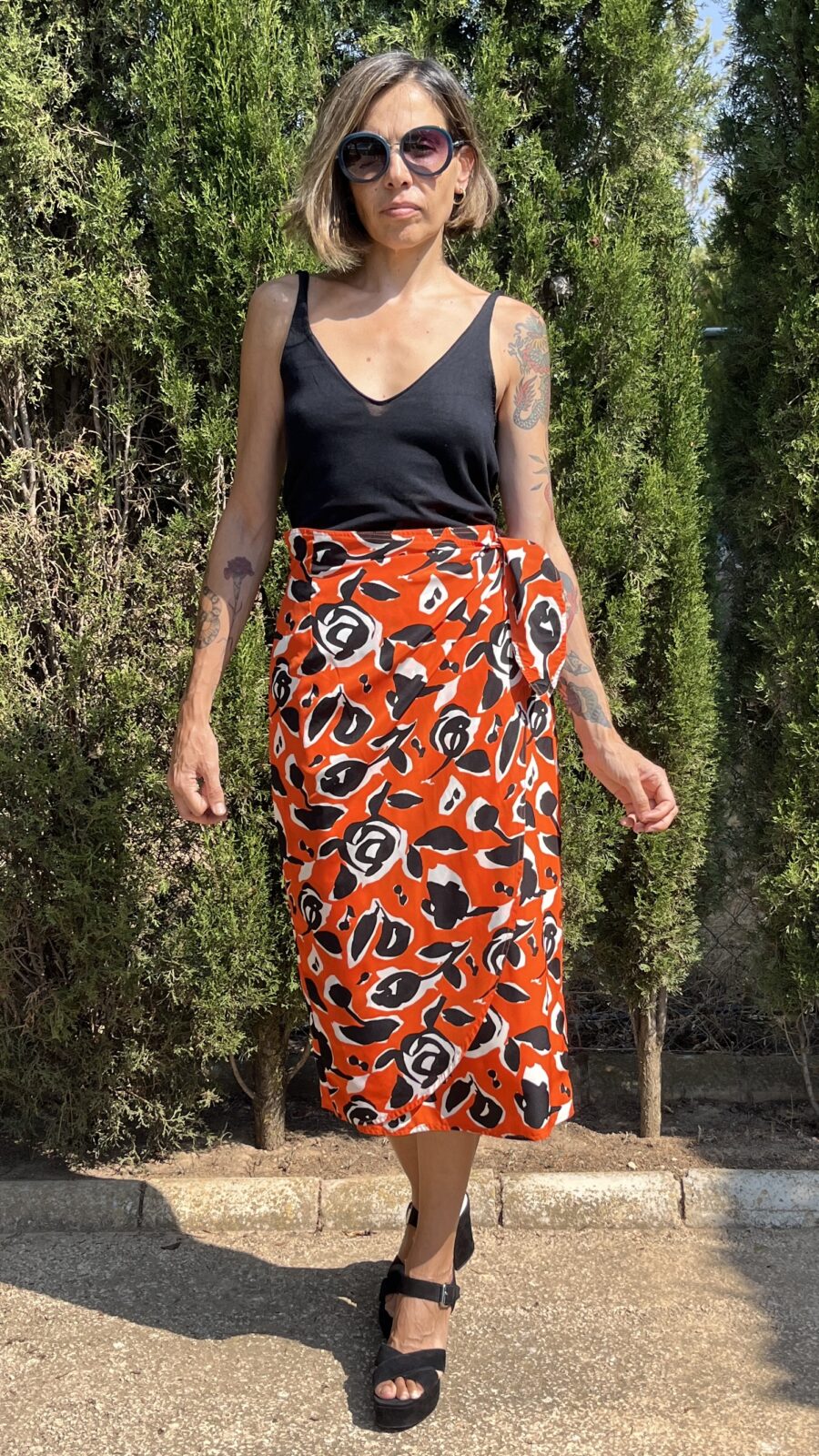 Falda Midi Vintage de Poliéster con Estampado Abstracto – Inglaterra, Años 90 - Imagen 5