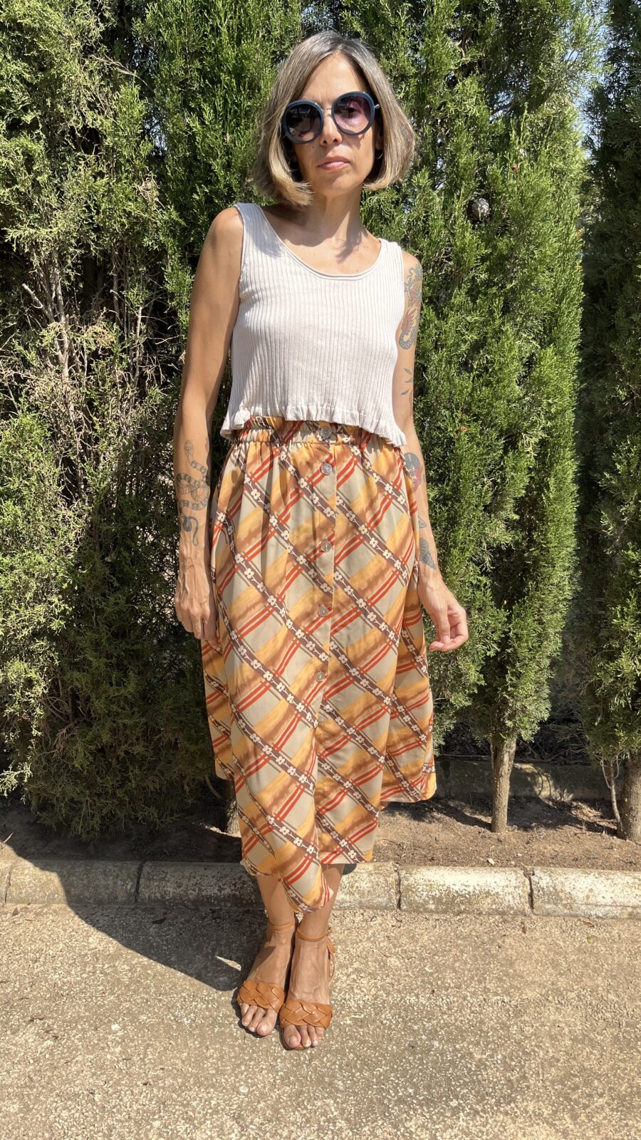 Falda Vintage Años 80 con Estampado Geométrico en Tonos Tierra - Imagen 2