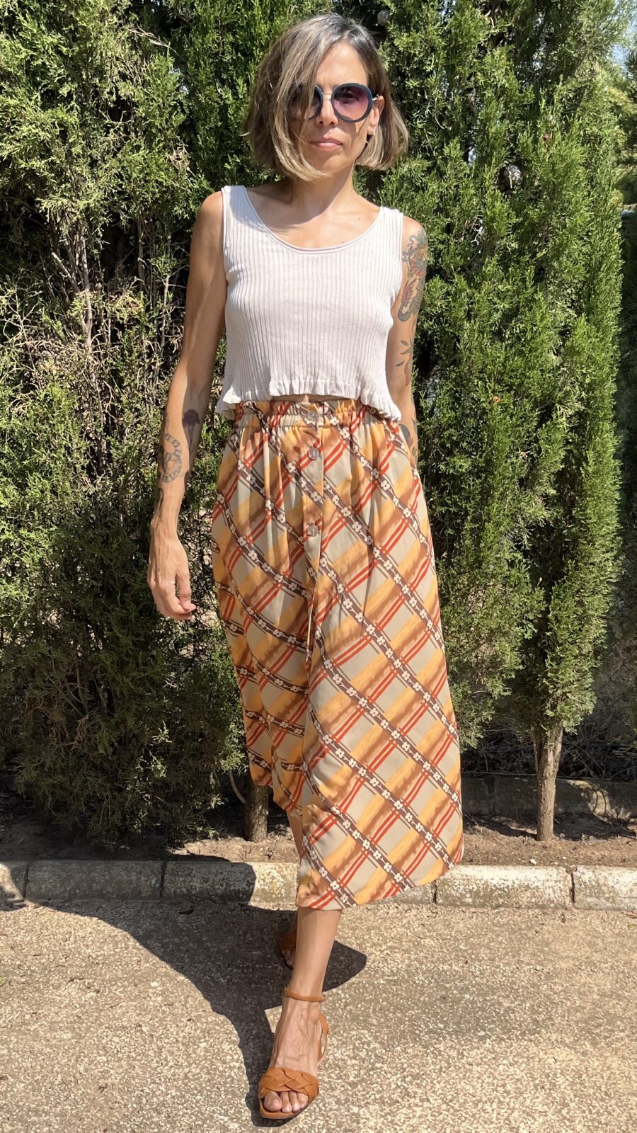 Falda Vintage Años 80 con Estampado Geométrico en Tonos Tierra - Imagen 4