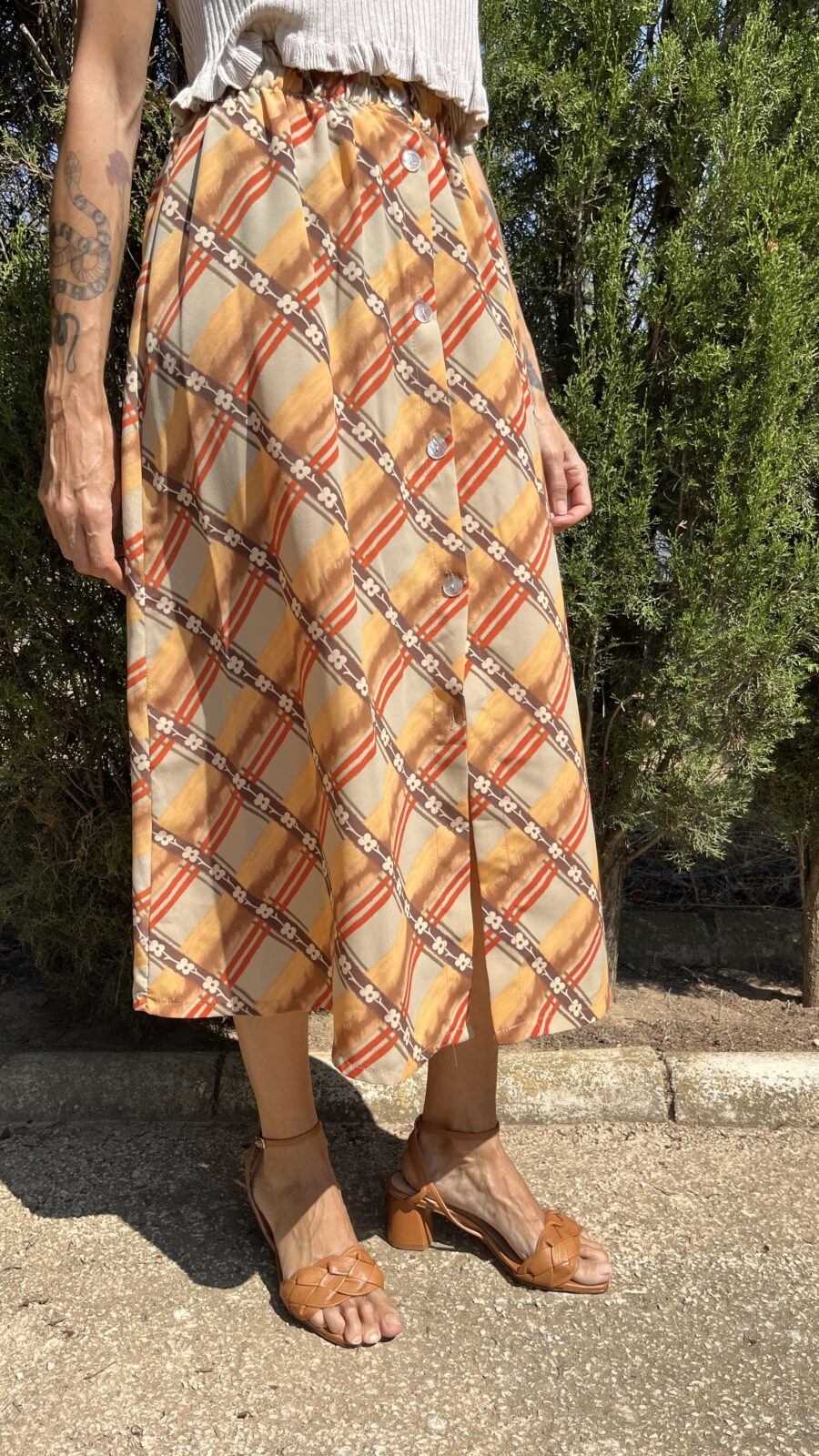 Falda Vintage Años 80 con Estampado Geométrico en Tonos Tierra - Imagen 6