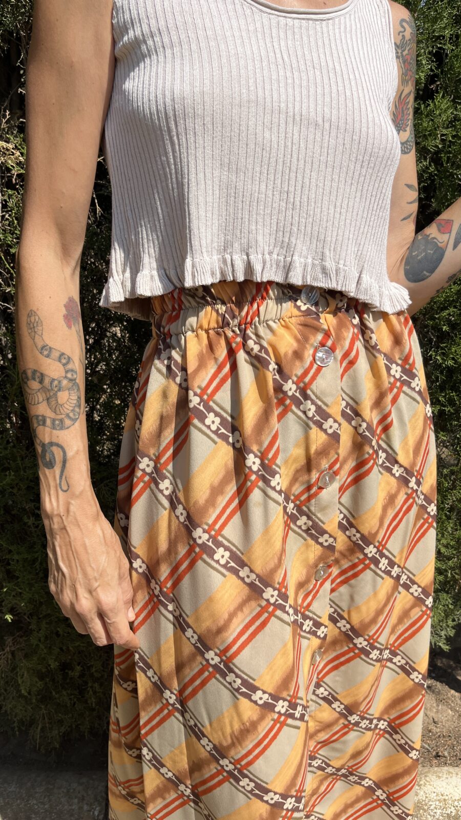 Falda Vintage Años 80 con Estampado Geométrico en Tonos Tierra - Imagen 3
