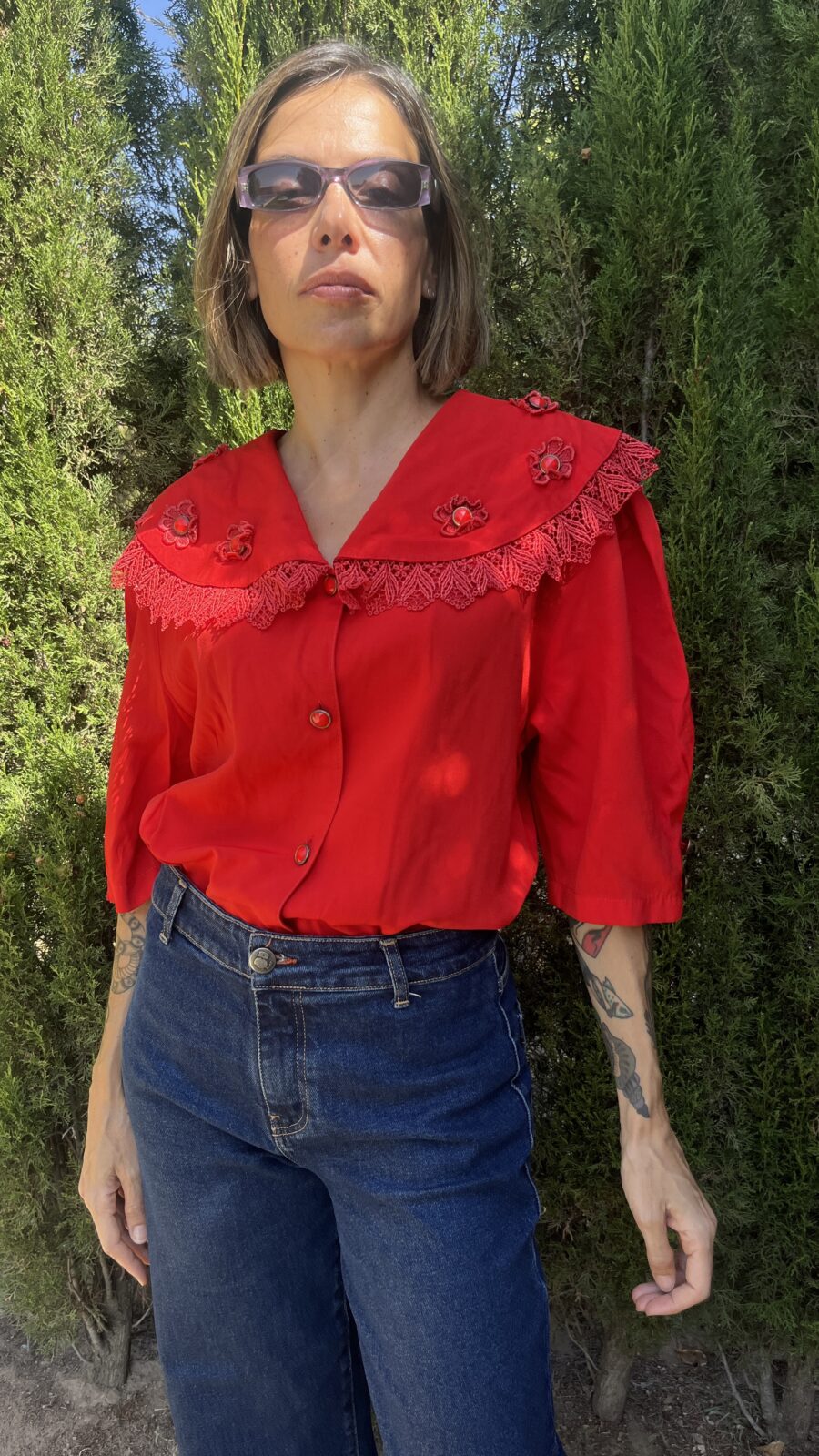 Camisa vintage roja con gran cuello babydoll y encaje años 80 - Imagen 3