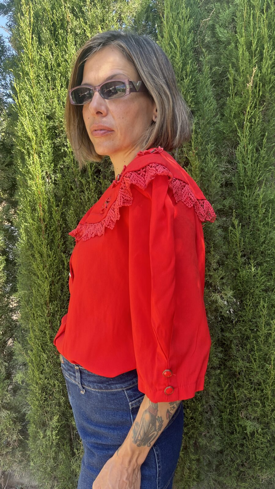 Camisa vintage roja con gran cuello babydoll y encaje años 80 - Imagen 2