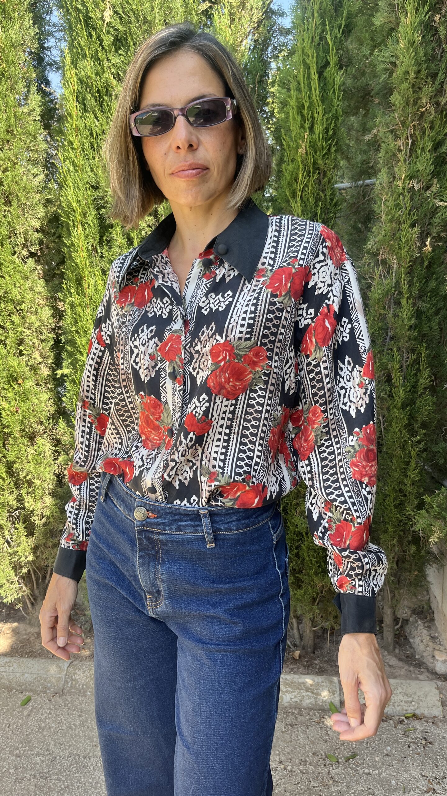 Camisa de seda estampada rosas y grecas años 80 - Imagen 4