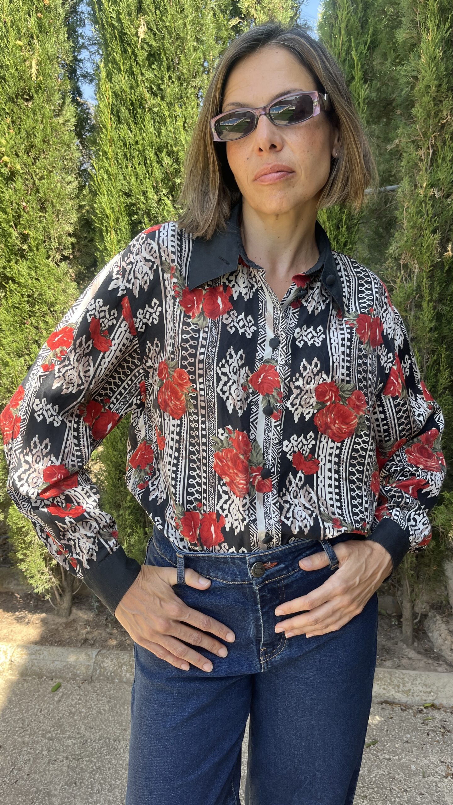 Camisa de seda estampada rosas y grecas años 80 - Imagen 3