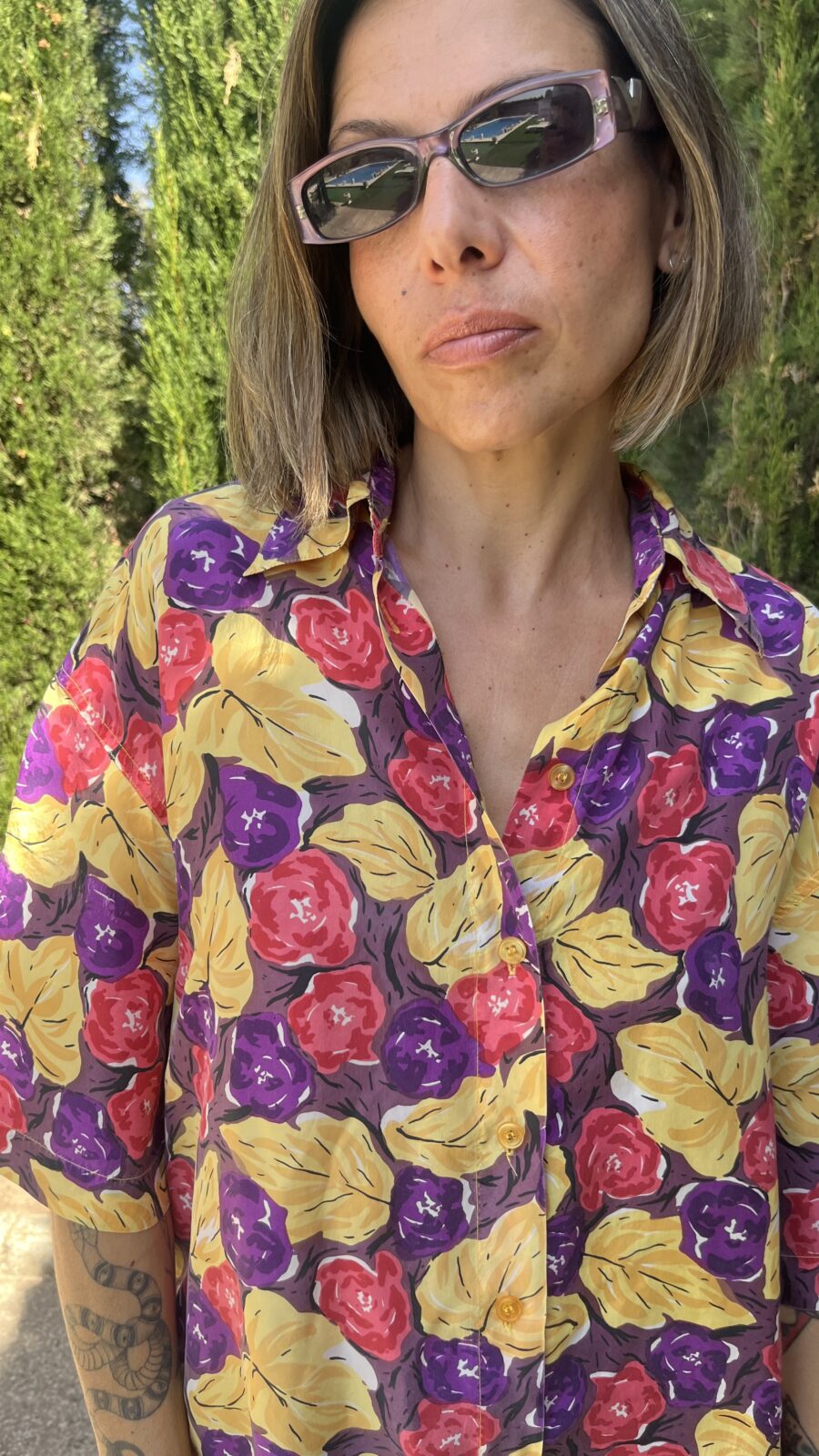 Camisa de seda estampada floral multicolor con aberturas laterales años 90 - Imagen 2