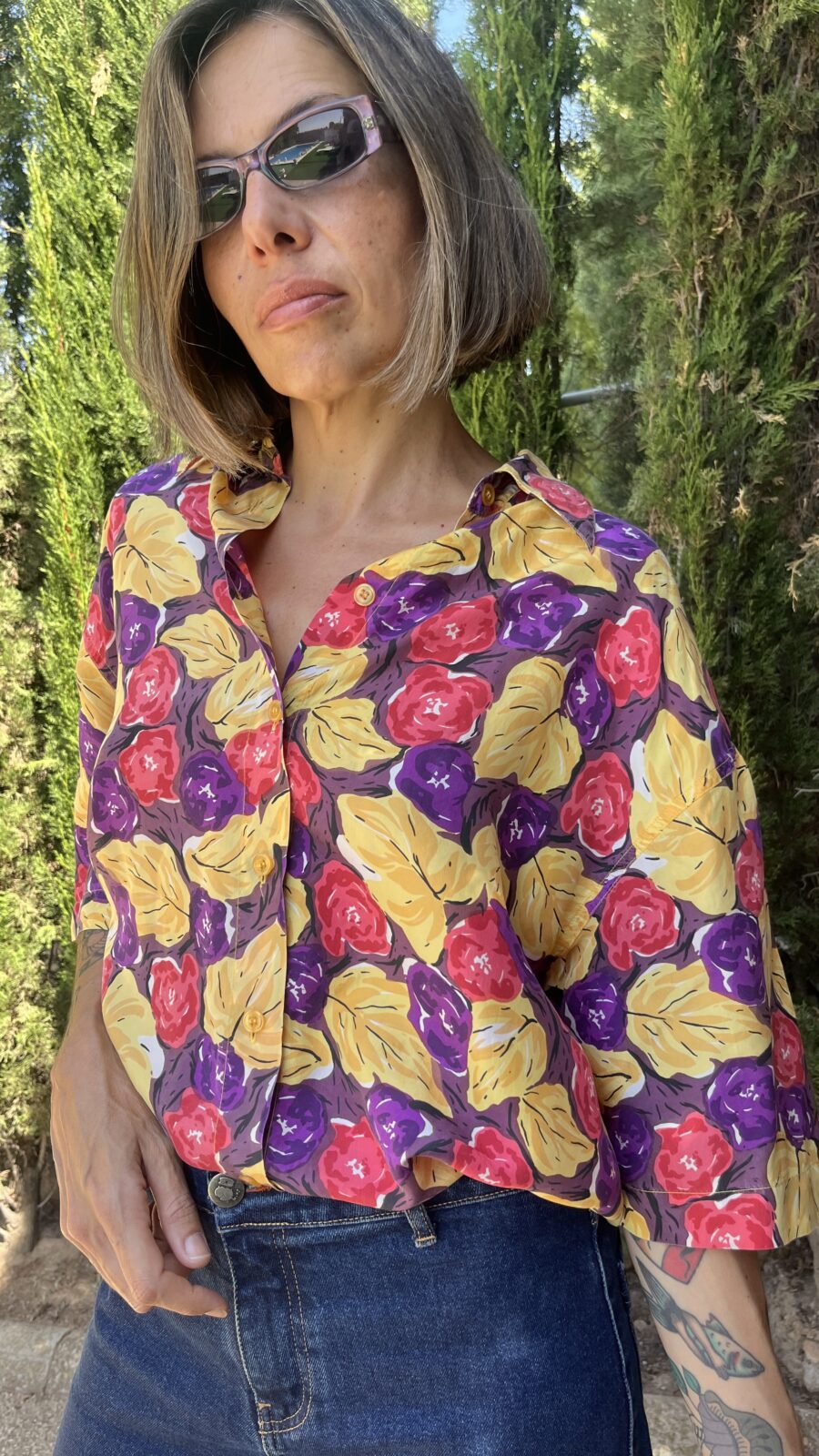 Camisa de seda estampada floral multicolor con aberturas laterales años 90 - Imagen 4