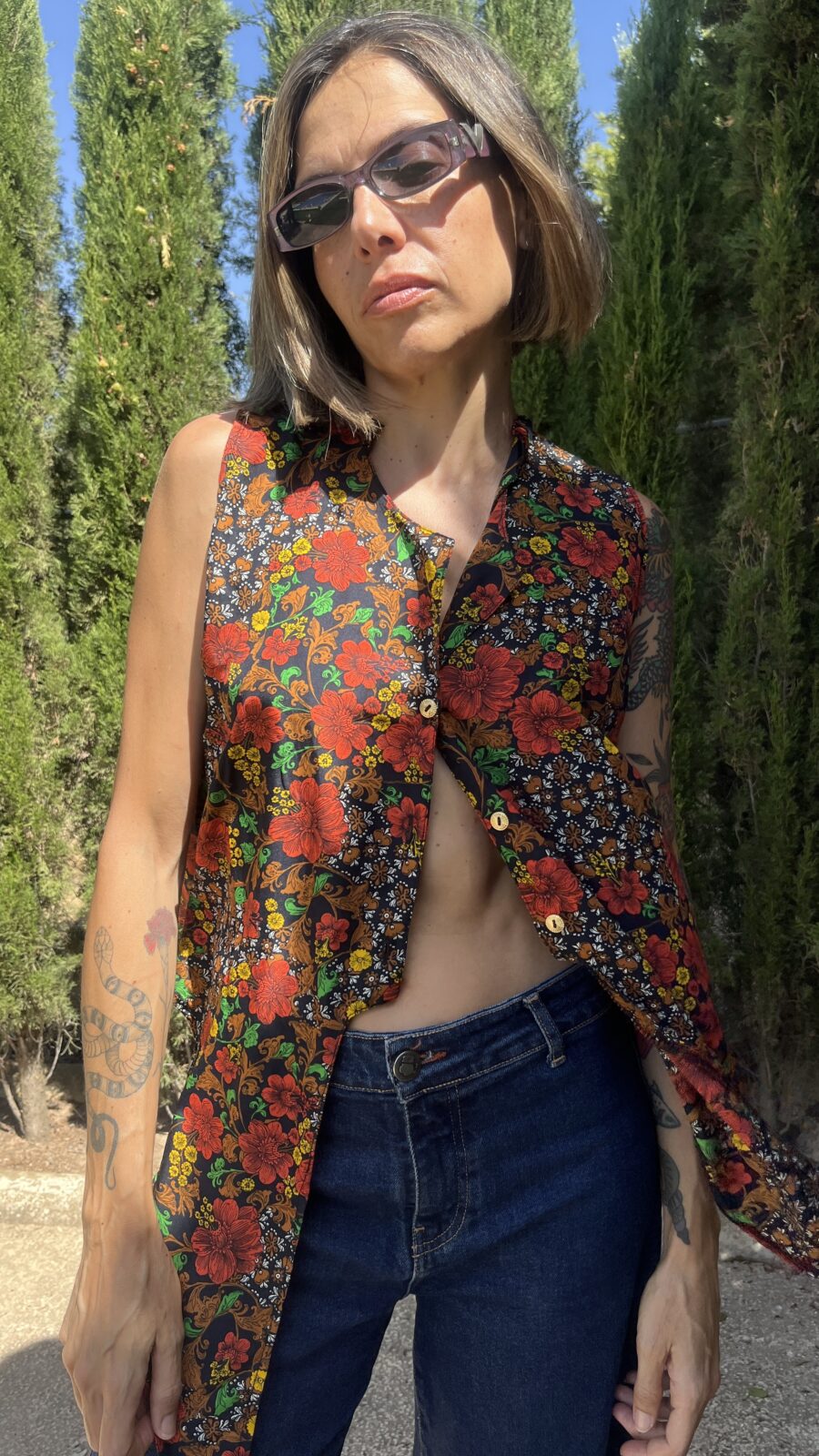 Blusa sin mangas en rayón estampado folk con nudo delantero años 90 - Imagen 2