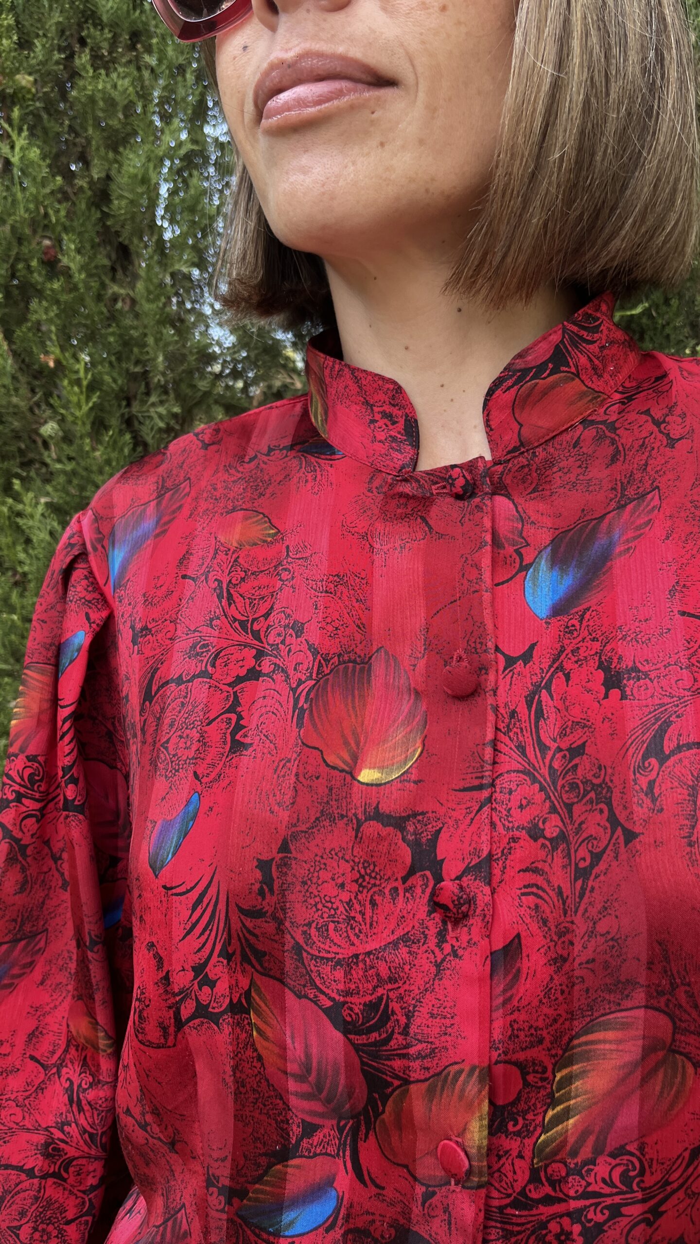 Camisa vintage 80s roja con cuello mao - Imagen 5