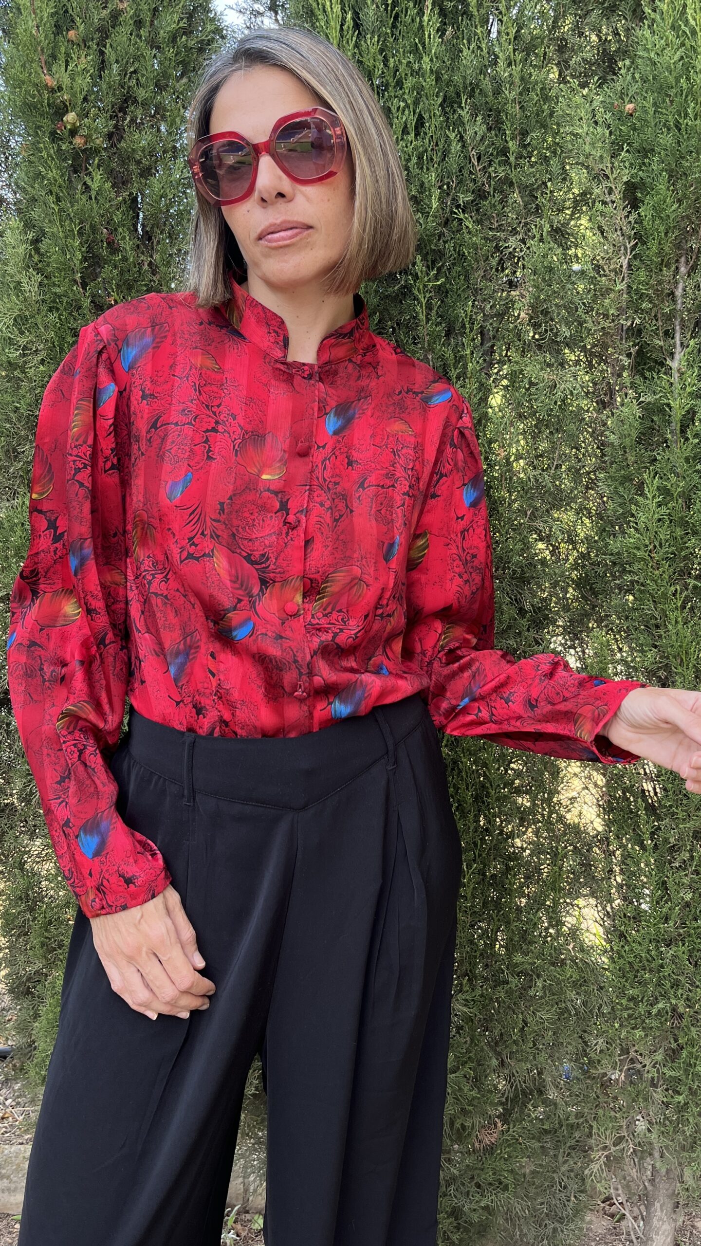 Camisa vintage 80s roja con cuello mao - Imagen 2