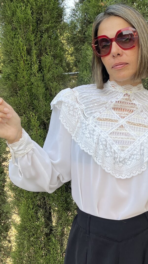 Camisa blanca con encaje artesanal 70s/80s
