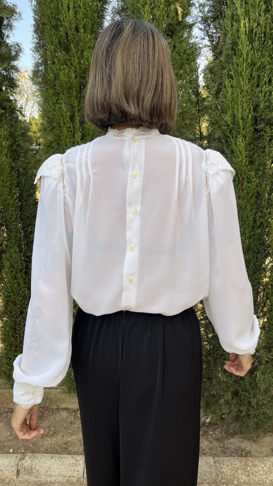 Camisa blanca con encaje artesanal 70s/80s - Imagen 8
