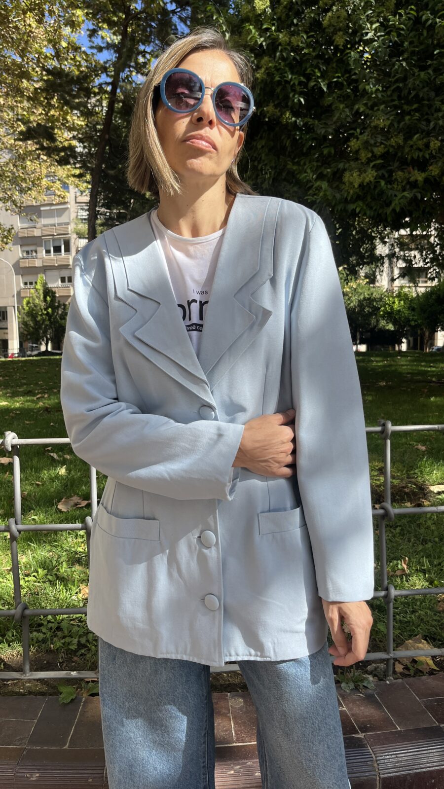 Blazer azul cielo con solapa escalonada y botones forrados, Made in Spain años 80 - Imagen 8
