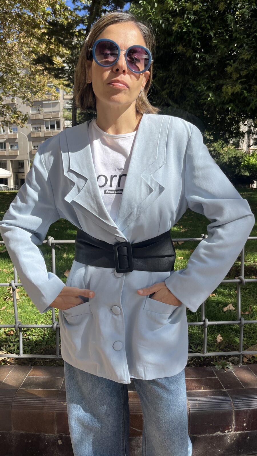 Blazer azul cielo con solapa escalonada y botones forrados, Made in Spain años 80 - Imagen 3