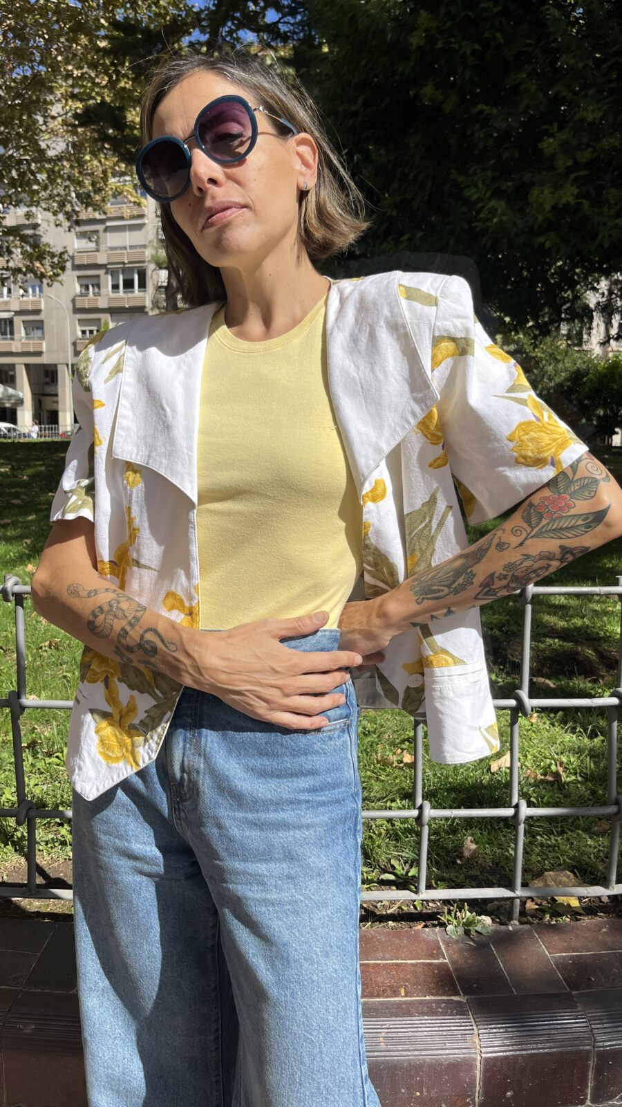 Chaqueta corta en algodón y fibrana con gran solapa años 80 - Imagen 14