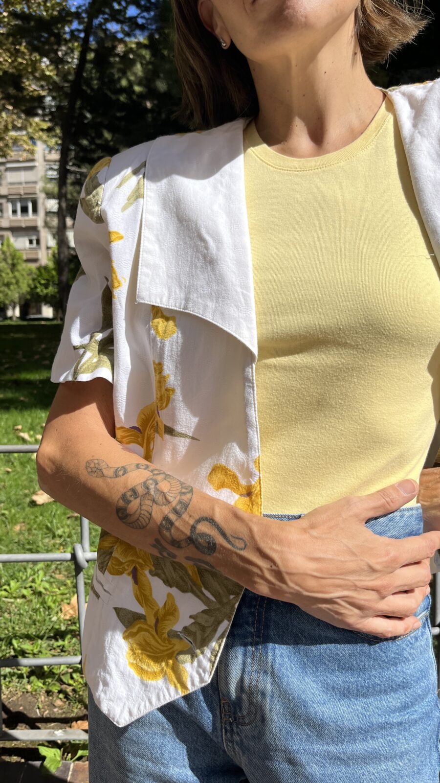Chaqueta corta en algodón y fibrana con gran solapa años 80 - Imagen 12