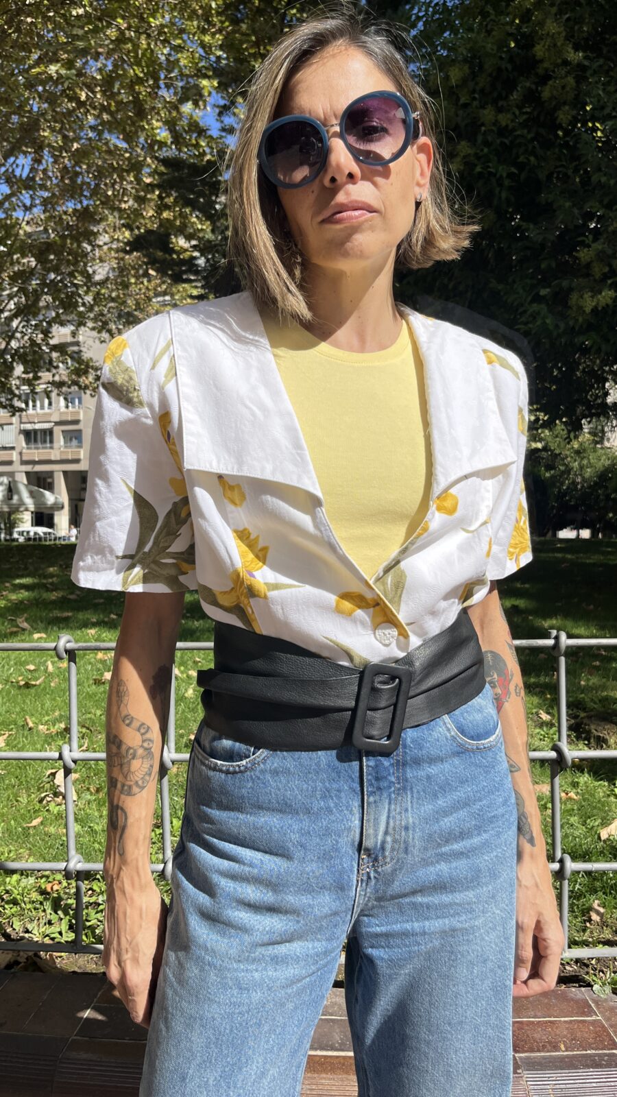 Chaqueta corta en algodón y fibrana con gran solapa años 80 - Imagen 9