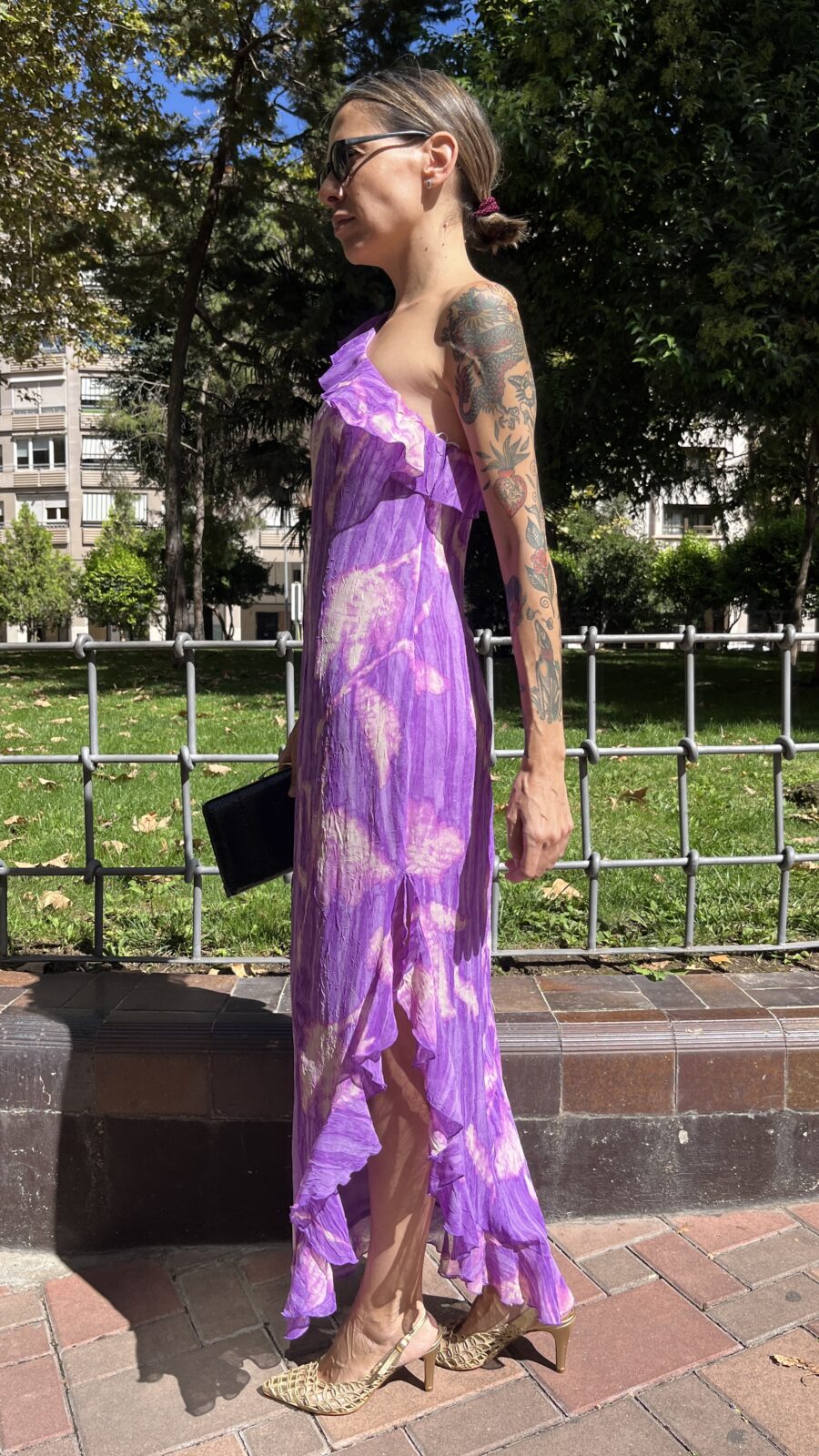 Vestido largo asimétrico en gasa plisada malva Made in Spain. Años 90 - Imagen 15