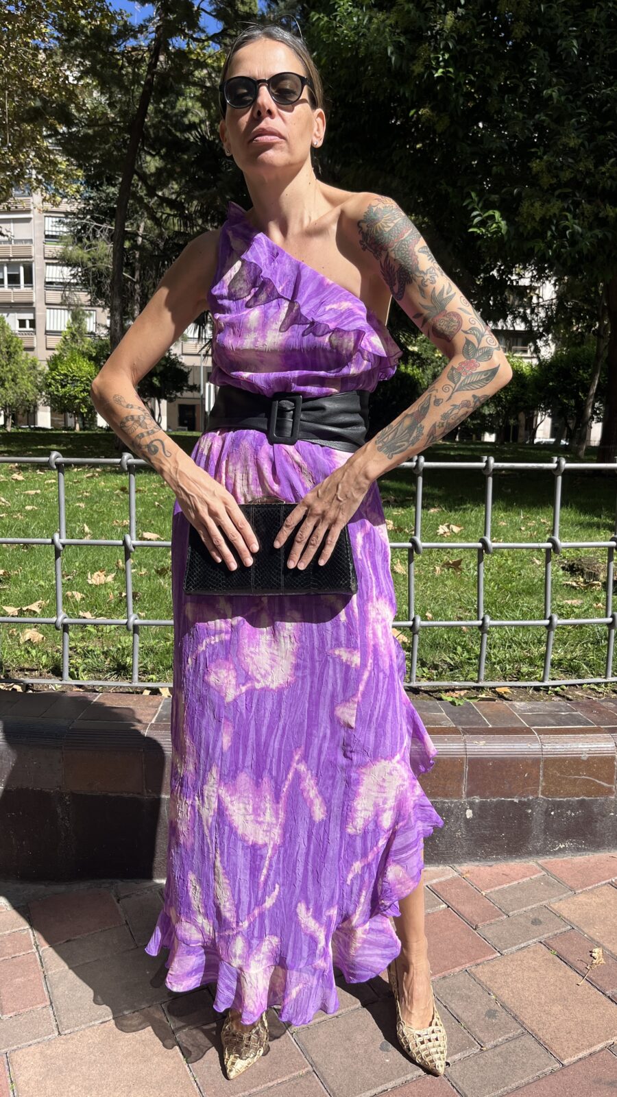 Vestido largo asimétrico en gasa plisada malva Made in Spain. Años 90 - Imagen 3