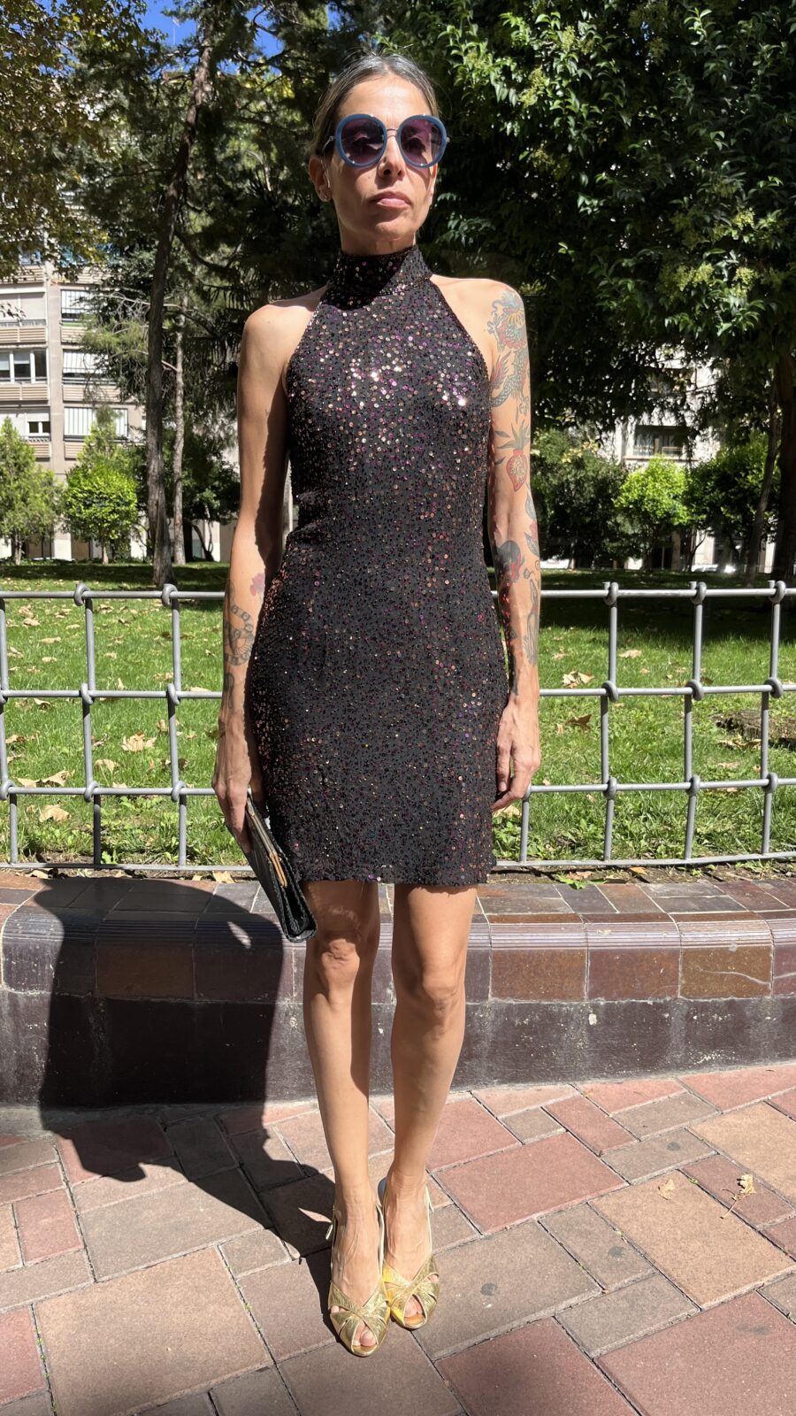 Vestido de fiesta en seda con lentejuelas iridiscentes “Black Tie – Oleg Cassini” finales de los 90 - Imagen 9