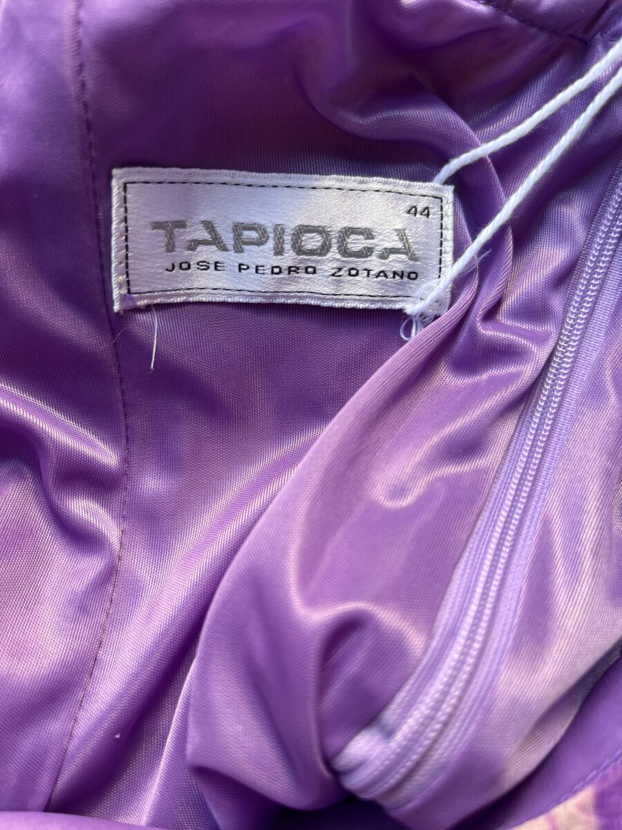 Vestido largo asimétrico en gasa plisada malva Made in Spain. Años 90 - Imagen 16