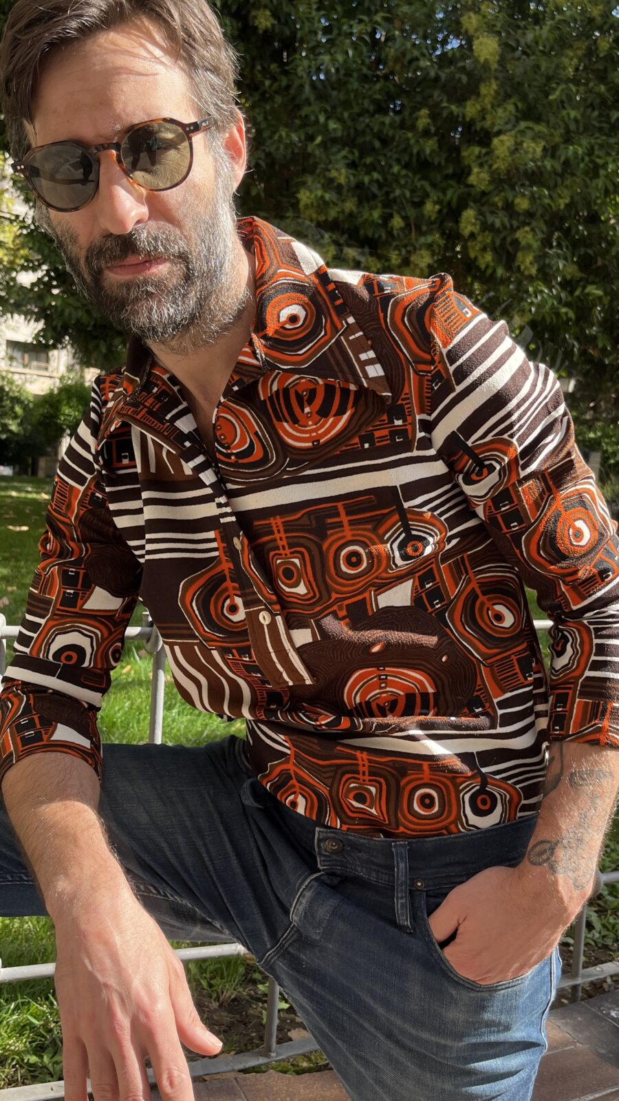 Blusa/polo vintage 70s en Trevira® con estampado geométrico naranja y chocolate - Imagen 7