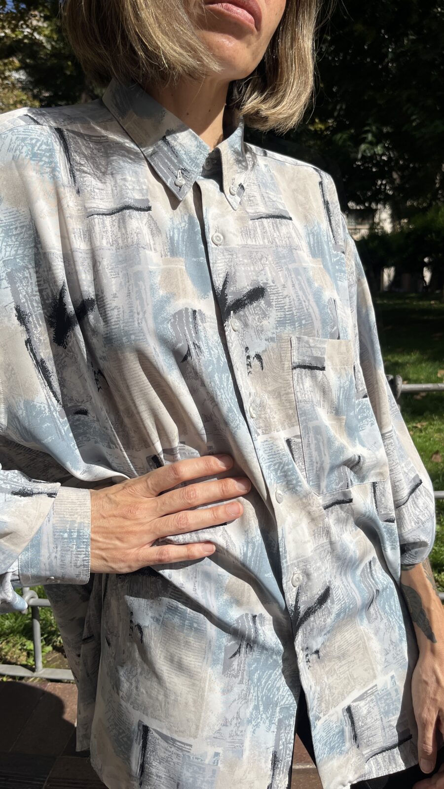 Camisa vintage unisex oversize con estampado abstracto frío años 90 - Imagen 10