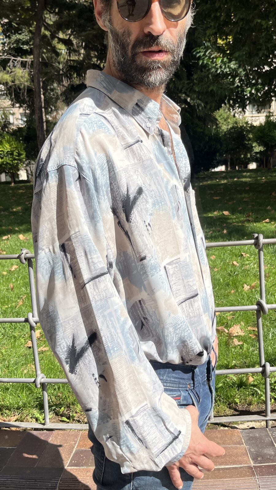 Camisa vintage unisex oversize con estampado abstracto frío años 90 - Imagen 5
