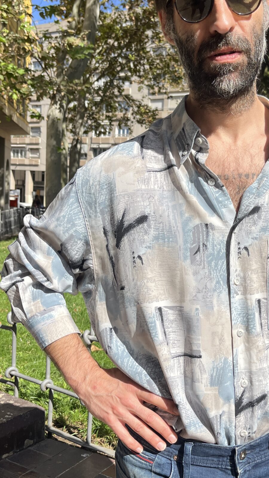 Camisa vintage unisex oversize con estampado abstracto frío años 90 - Imagen 9