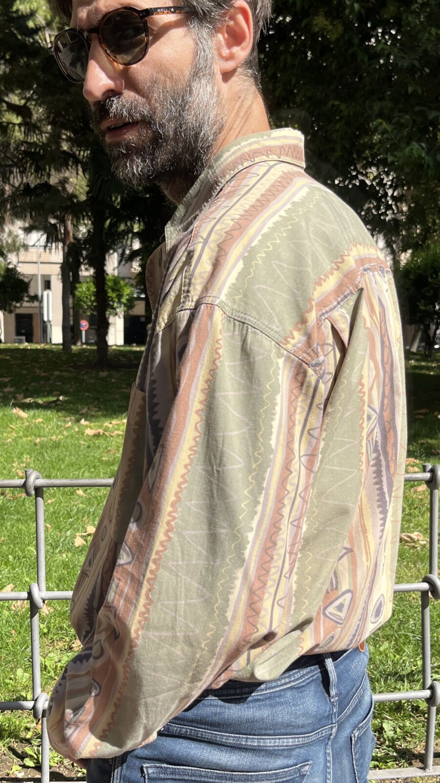 Camisa vintage unisex con estampado geométrico pastel años 80 - Imagen 10