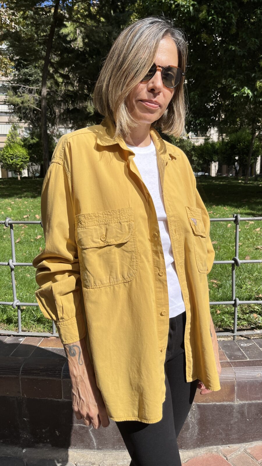 Camisa vintage unisex en algodón mostaza (años 90) - Imagen 6