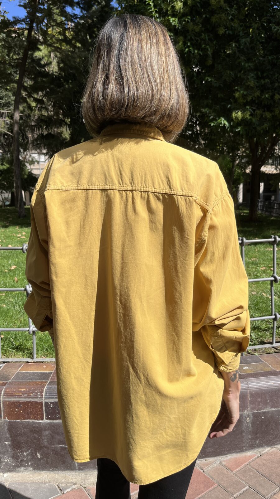 Camisa vintage unisex en algodón mostaza (años 90) - Imagen 13