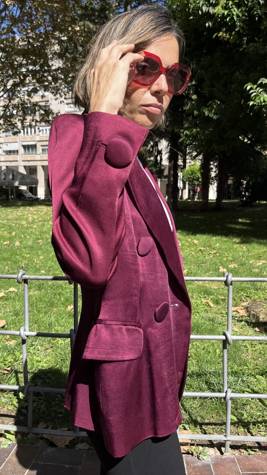 Americana doble botonadura Moschino Couture en lana satinada color burdeos, Made in Italy años 90 - Imagen 8