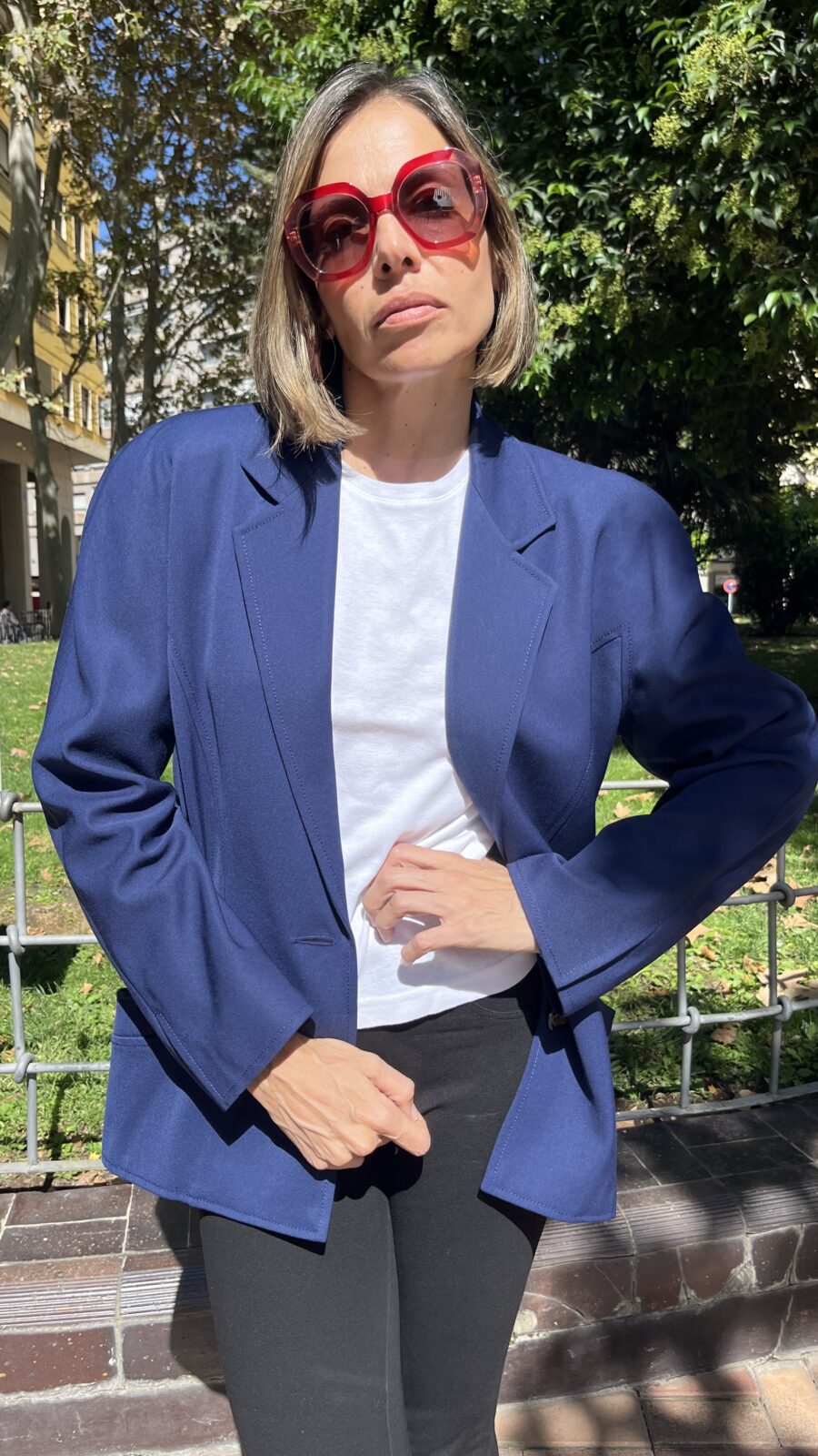 Blazer azul “Vanguardia Elio Berhanyer” (España, años 70) - Imagen 6