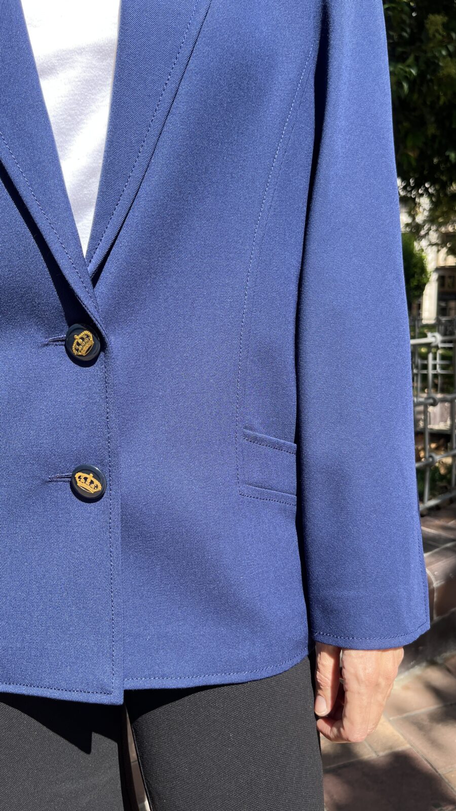Blazer azul “Vanguardia Elio Berhanyer” (España, años 70) - Imagen 3