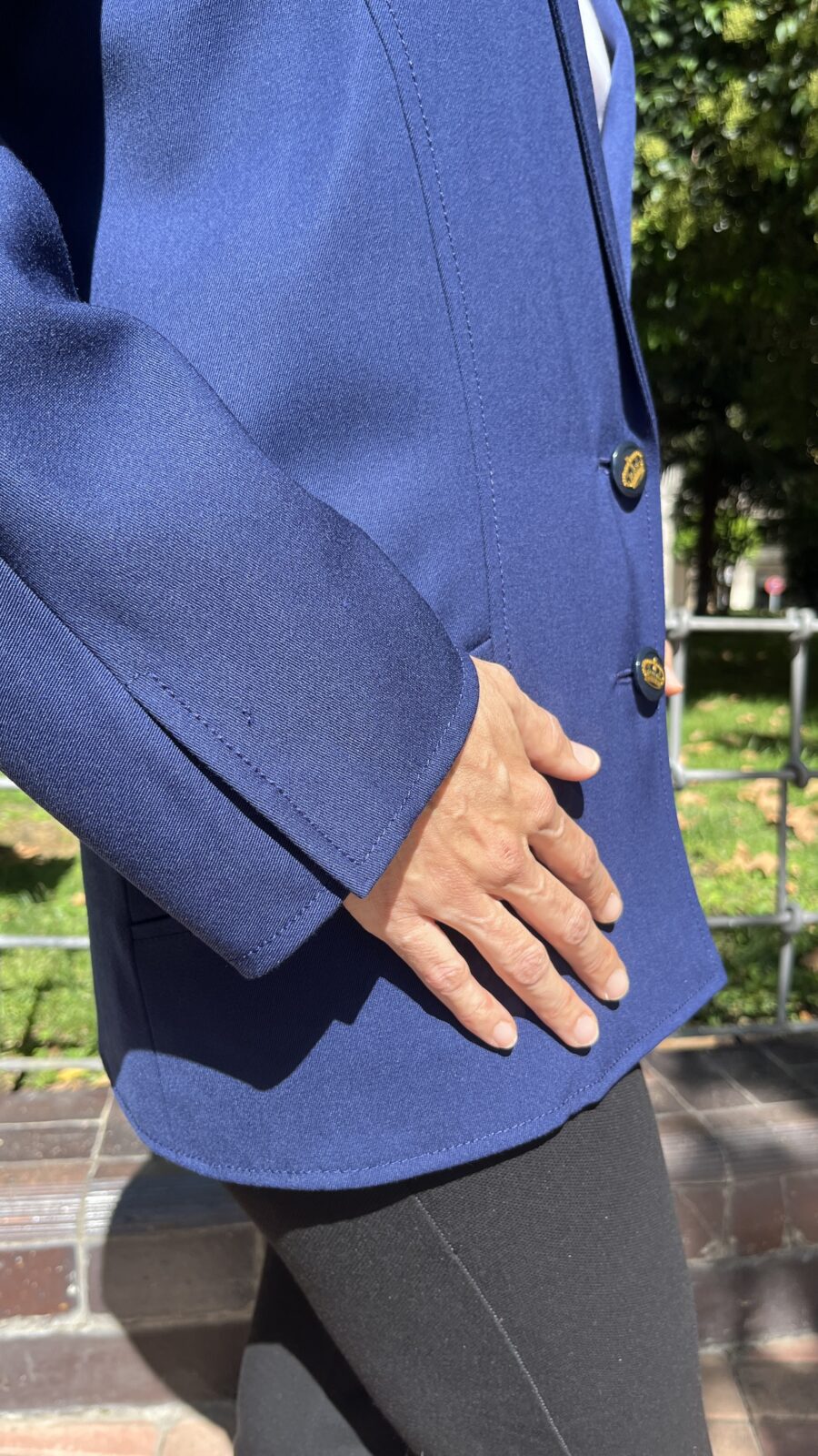 Blazer azul “Vanguardia Elio Berhanyer” (España, años 70) - Imagen 8