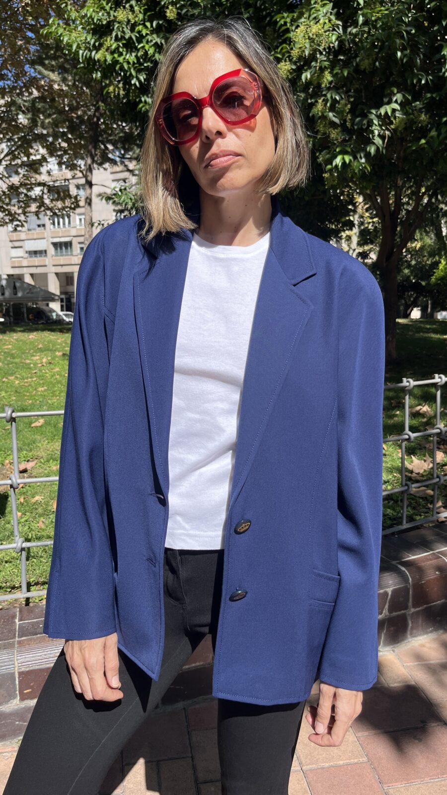 Blazer azul “Vanguardia Elio Berhanyer” (España, años 70) - Imagen 9
