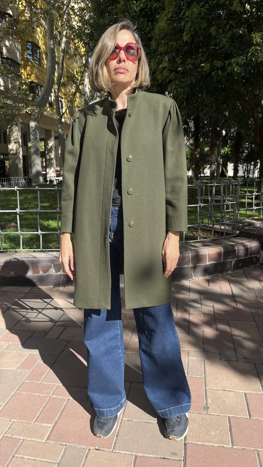 Abrigo levita en paño verde oliva con cuello tirilla finales de los 60 - Imagen 9