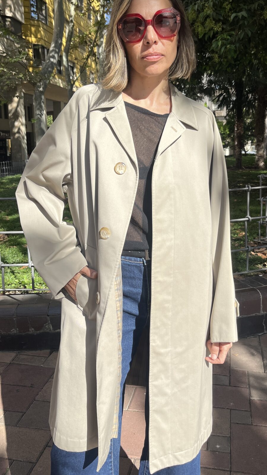 Gabardina Cortefiel en twill beige Terlenka® con forro de cuadros . Principios de los 80 - Imagen 10