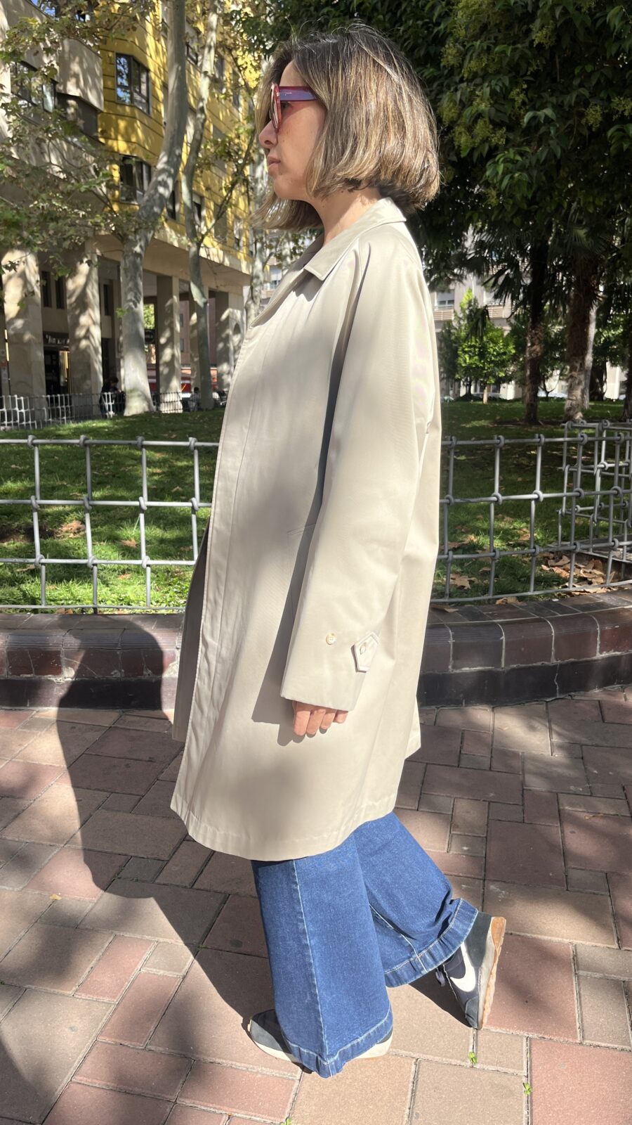 Gabardina Cortefiel en twill beige Terlenka® con forro de cuadros . Principios de los 80 - Imagen 5