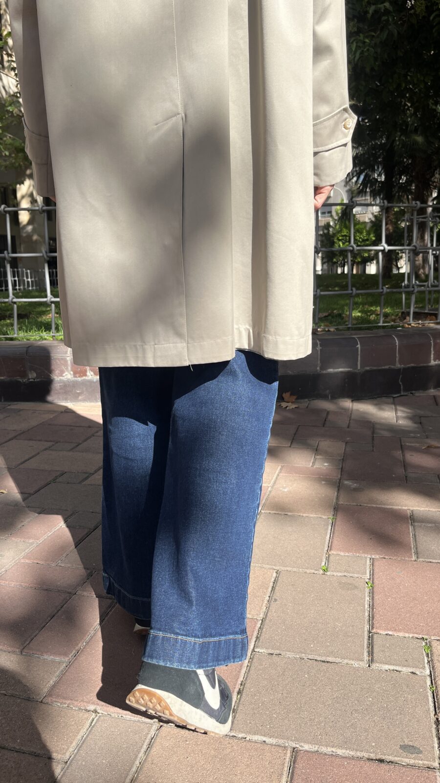 Gabardina Cortefiel en twill beige Terlenka® con forro de cuadros . Principios de los 80 - Imagen 11