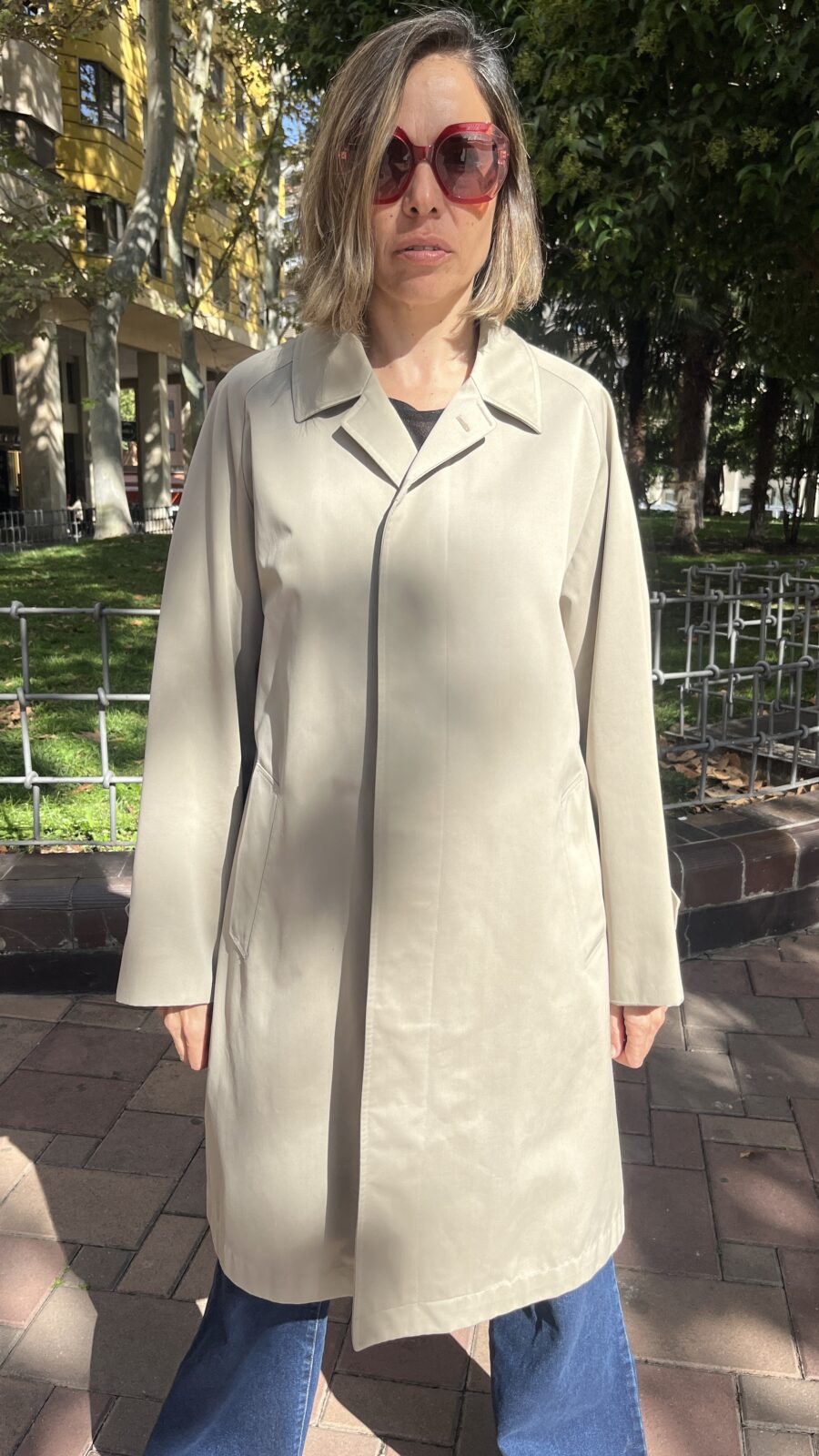 Gabardina Cortefiel en twill beige Terlenka® con forro de cuadros . Principios de los 80 - Imagen 3