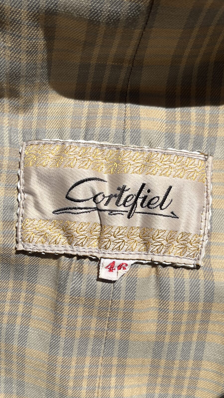 Gabardina Cortefiel en twill beige Terlenka® con forro de cuadros . Principios de los 80 - Imagen 14