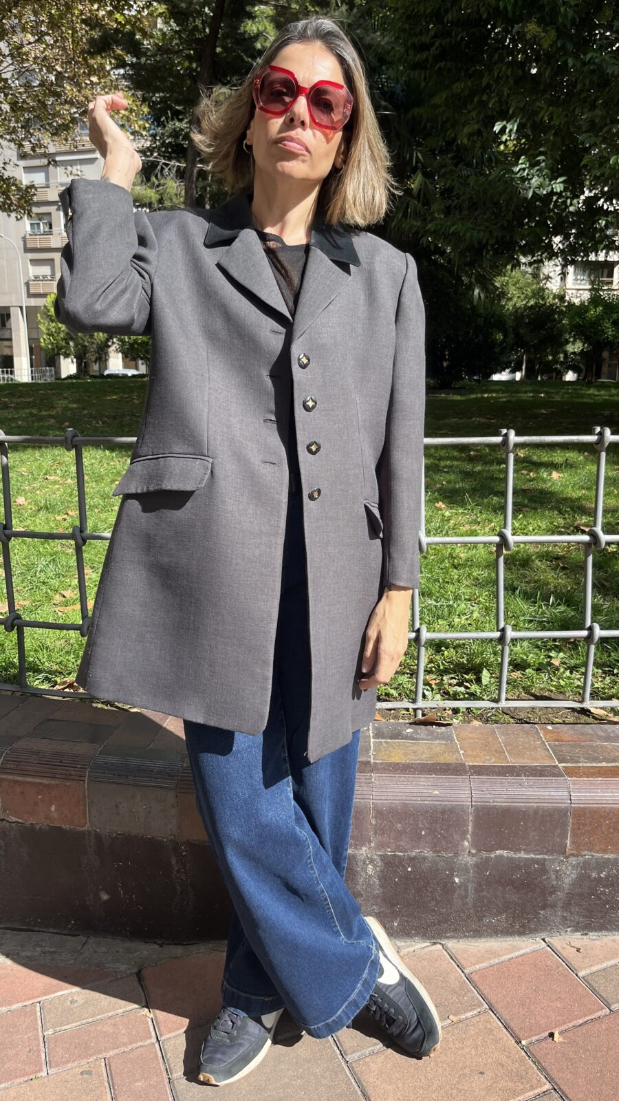 Levita-blazer gris con cuello de terciopelo Made in Spain Años 80 - Imagen 5